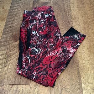 NWT Hpe Woman’s Red Snake Leggings Size L